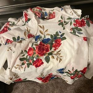 Short sleeve blouse with exposed shoulders